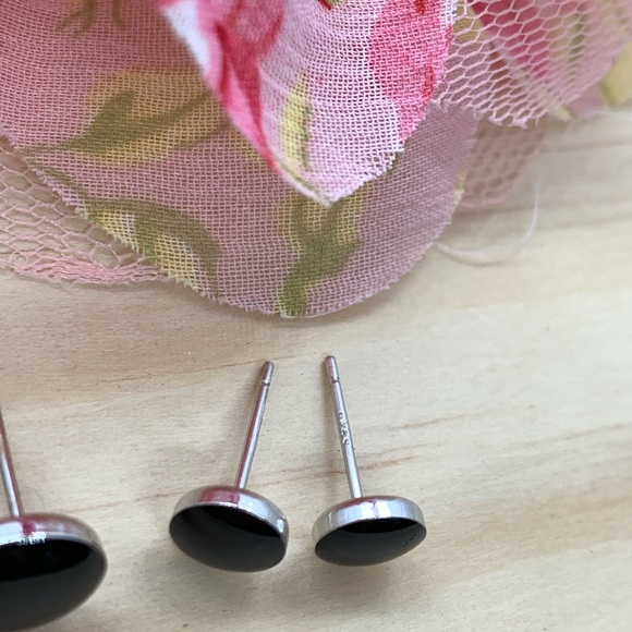 🌟 Sterling Silver 925 Black Stud Earrings - Picture 2 of 4